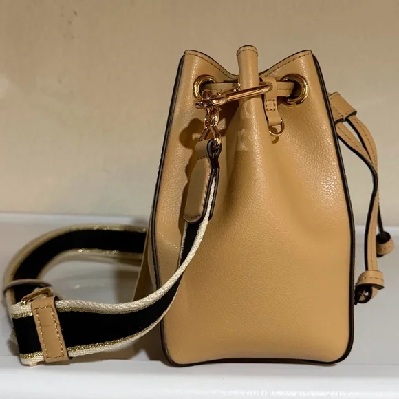 Marc Jacobs The Bucket Bag Small Tan Leather Crossbody Bag NWT $450 - Picture 4 of 12